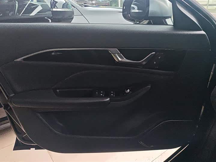 Фото 7 - Bestune B70