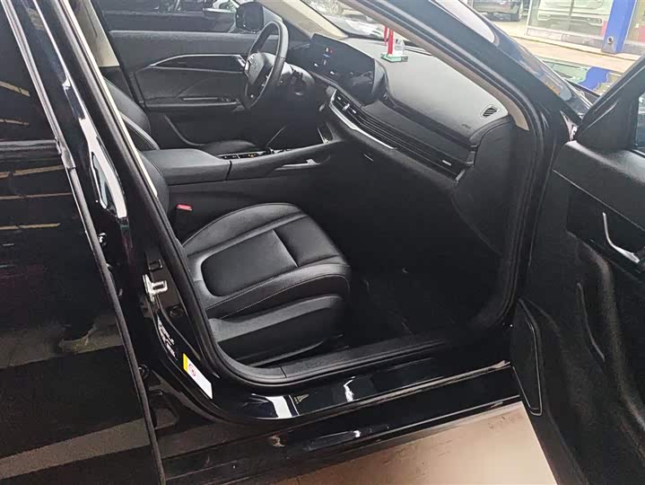 Фото 8 - Bestune B70