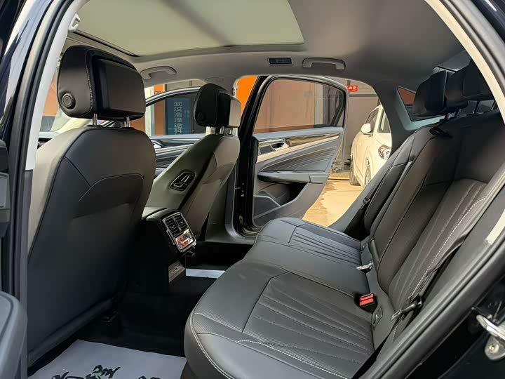 Фото 5 - Volkswagen Passat