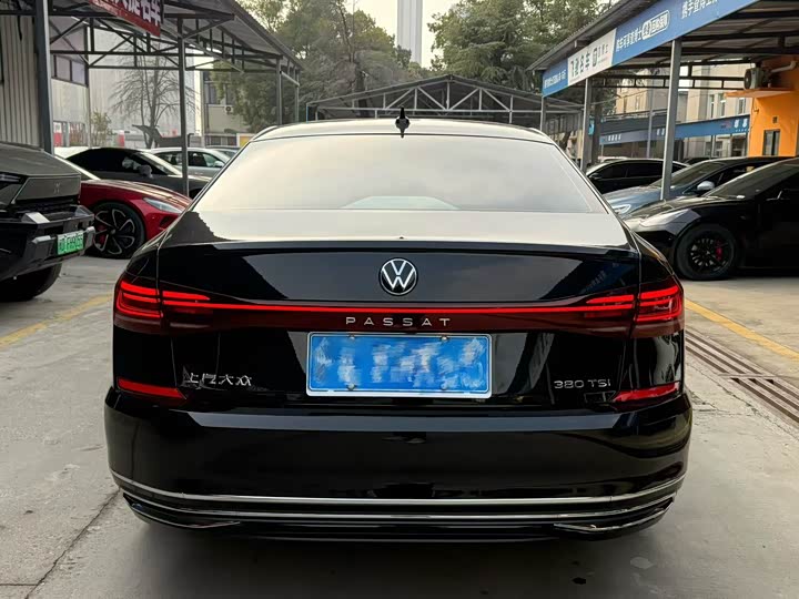 Фото 8 - Volkswagen Passat