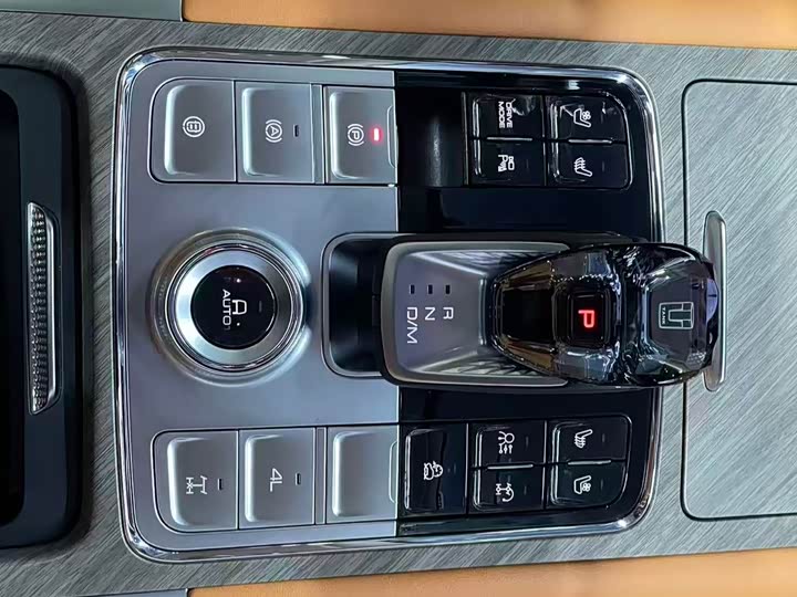 Фото 8 - Tank 500 Hybrid