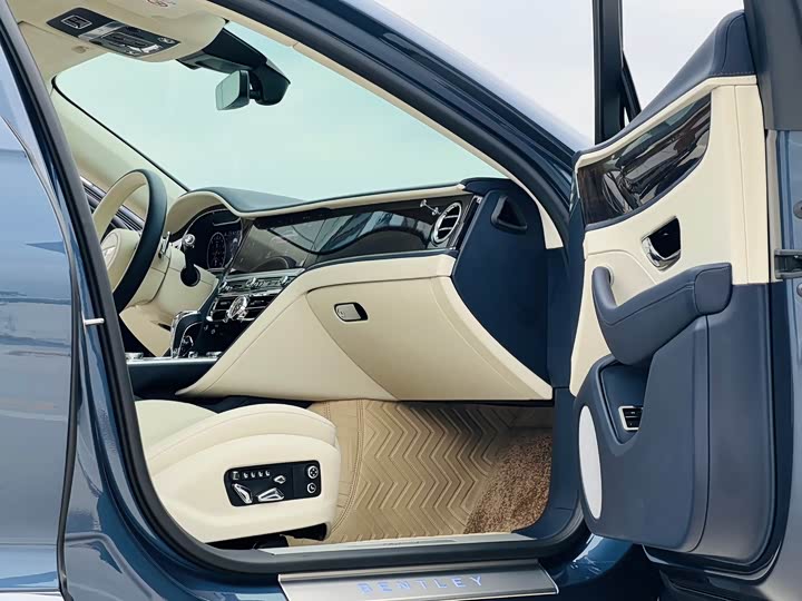 Фото 7 - Bentley Flying Spur Hybrid