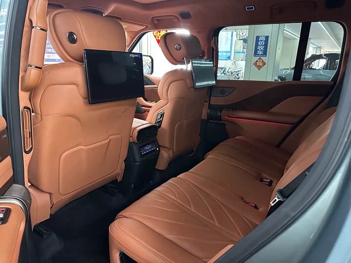 Фото 3 - BYD Yangwang U8