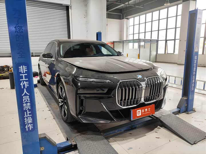 Фото 2 - BMW 7 Series