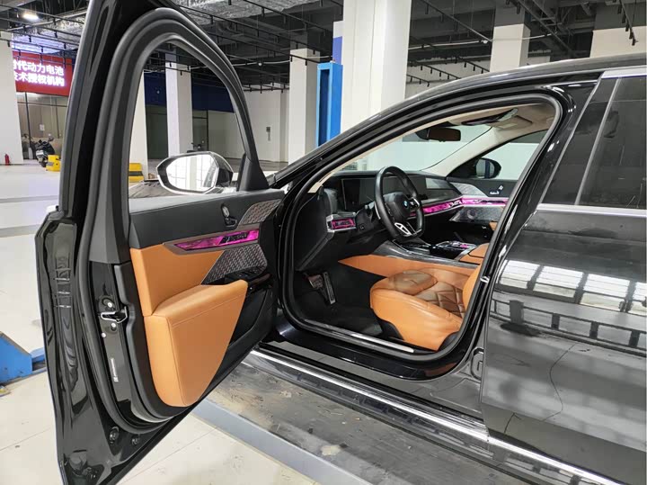 Фото 5 - BMW 7 Series