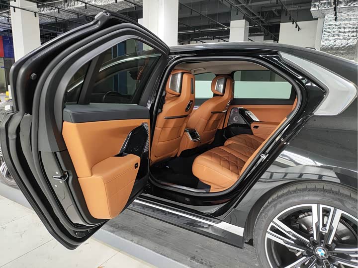 Фото 6 - BMW 7 Series