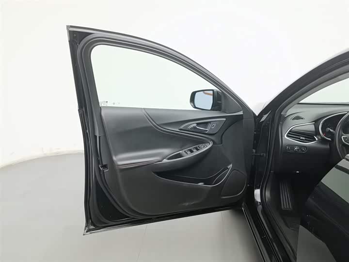 Фото 8 - Chevrolet Malibu XL