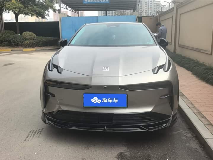 Фото 2 - Zeekr X