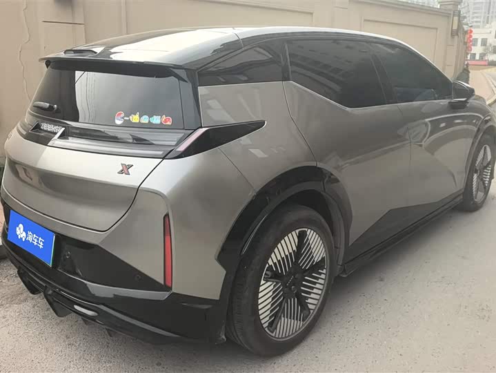 Фото 3 - Zeekr X