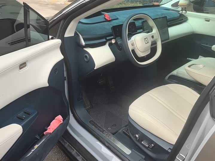 Фото 9 - Zeekr X