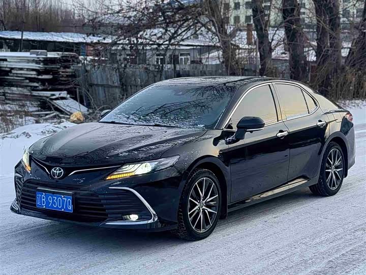 Фото 3 - Toyota Camry