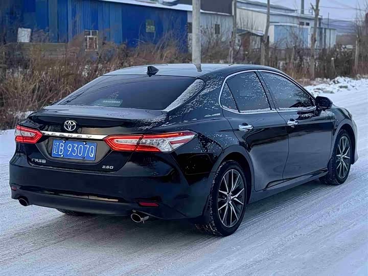 Фото 6 - Toyota Camry