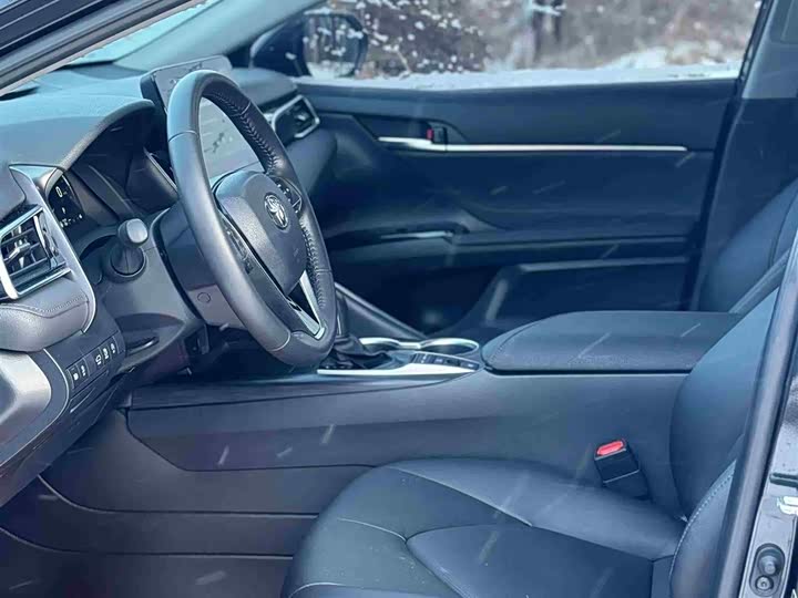 Фото 8 - Toyota Camry