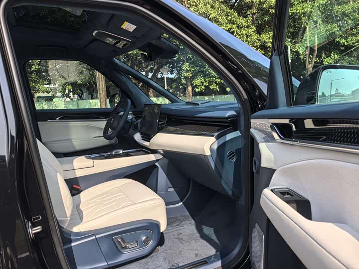 Фото 4 - Zeekr 009