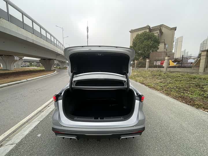 Фото 7 - Geely Galaxy L6