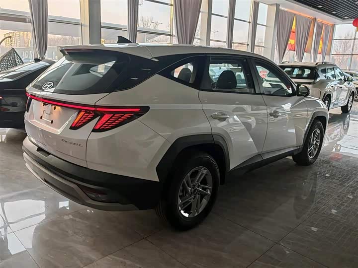 Фото 3 - Hyundai Tucson L