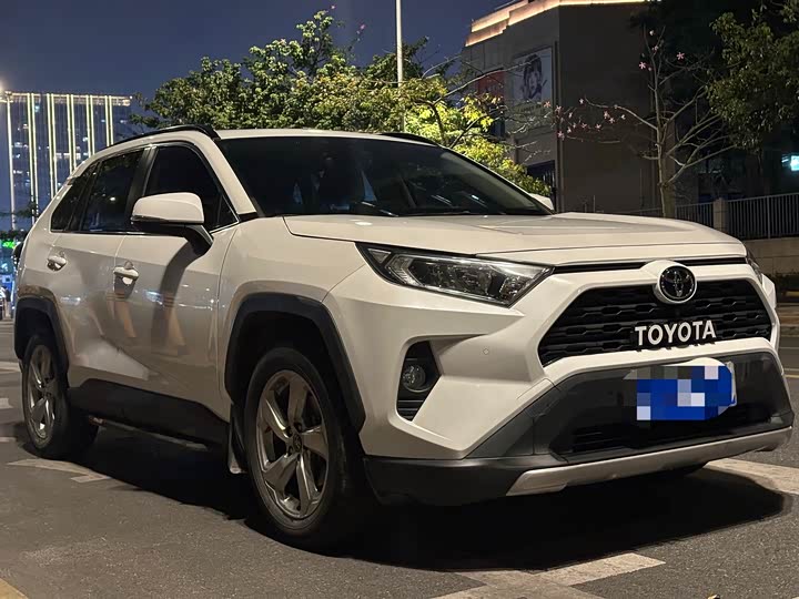 Фото 3 - Toyota RAV4