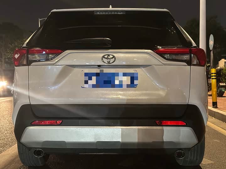 Фото 4 - Toyota RAV4