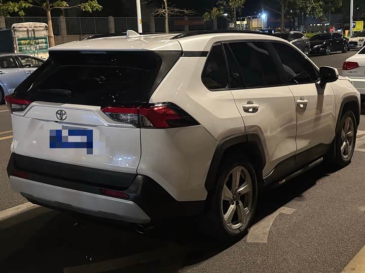 Фото 5 - Toyota RAV4