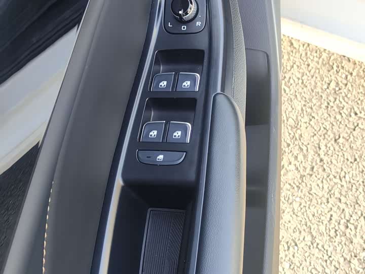 Photo 8 - Bestune B70