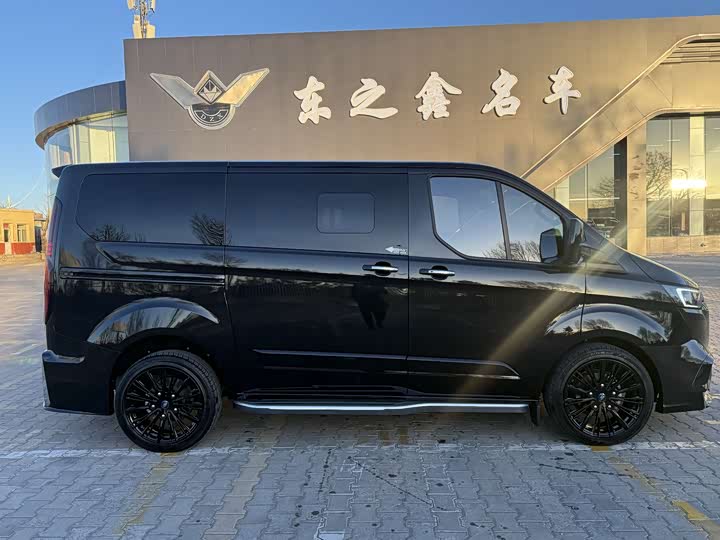 Фото 4 - Ford Tourneo
