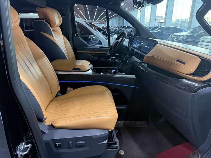 Фото 8 - Ford Tourneo