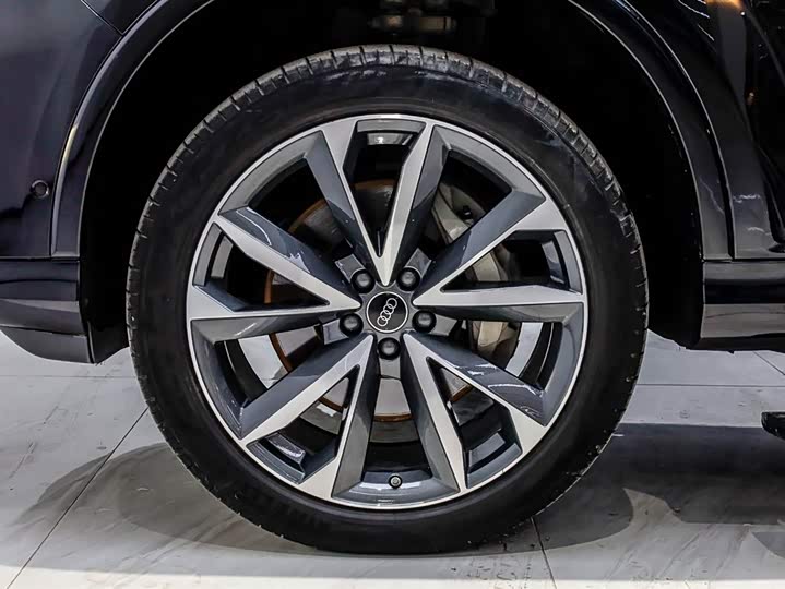 Фото 6 - Audi Q7