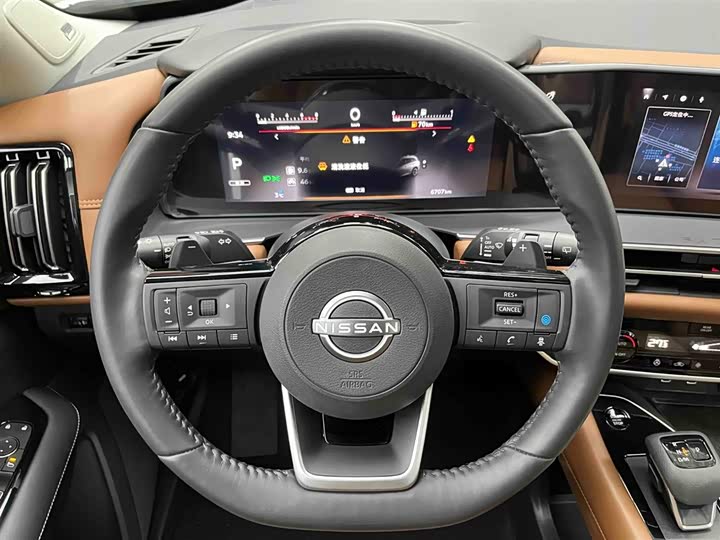 Photo 3 - Nissan Pathfinder