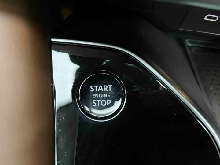 Photo 4 - Nissan Pathfinder