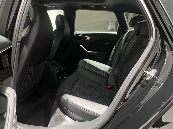 Фото 8 - Audi RS 4