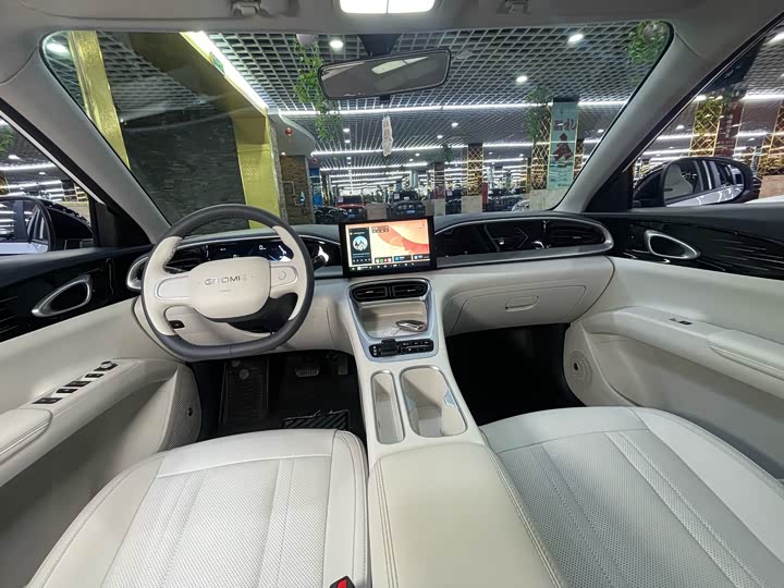Фото 8 - Geely Galaxy Geome