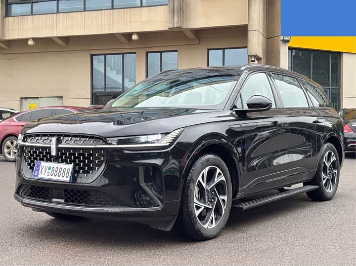 Фото 1 - Lincoln Nautilus