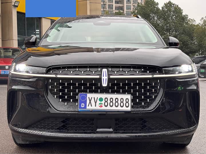 Фото 2 - Lincoln Nautilus