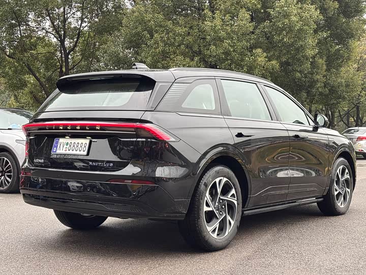 Фото 5 - Lincoln Nautilus