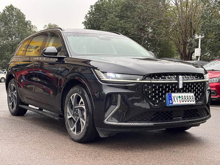 Фото 6 - Lincoln Nautilus