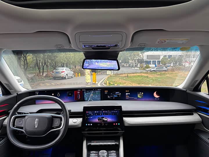 Фото 8 - Lincoln Nautilus