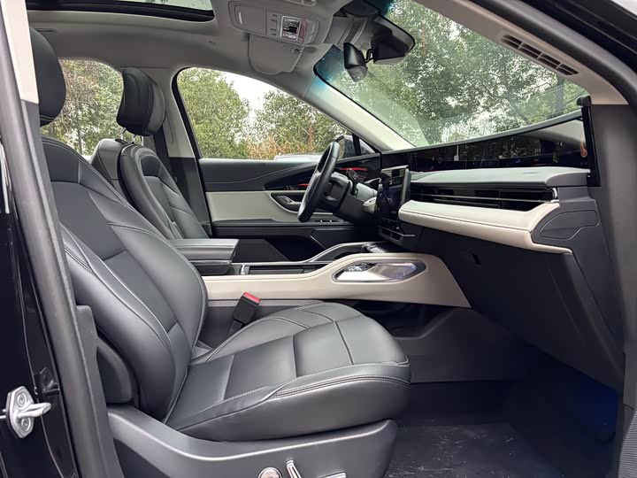 Фото 9 - Lincoln Nautilus