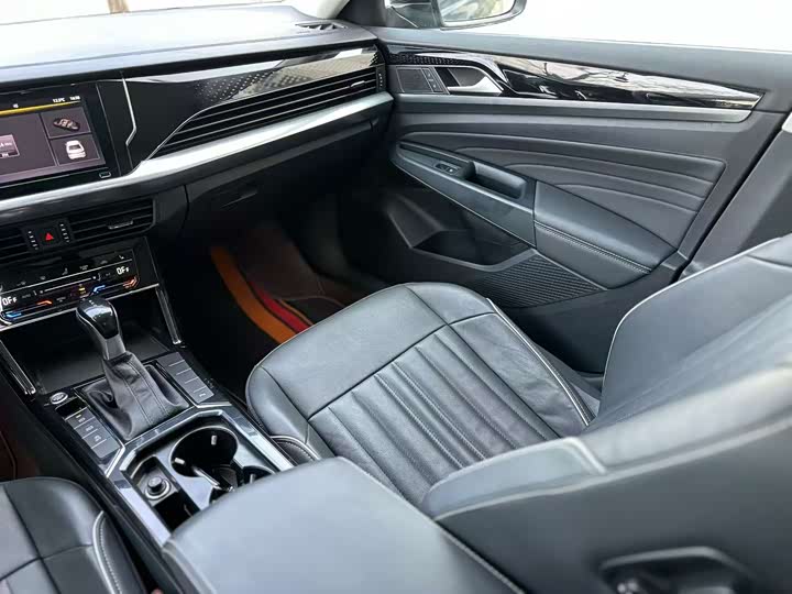 Фото 4 - Volkswagen Passat