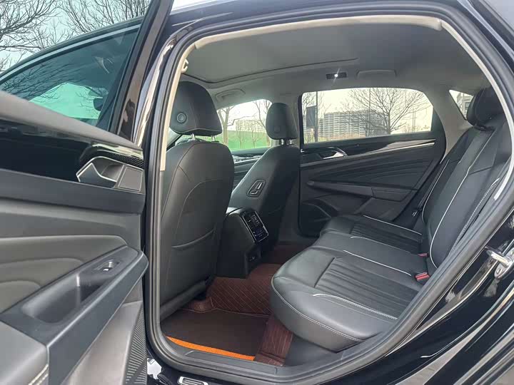 Фото 8 - Volkswagen Passat