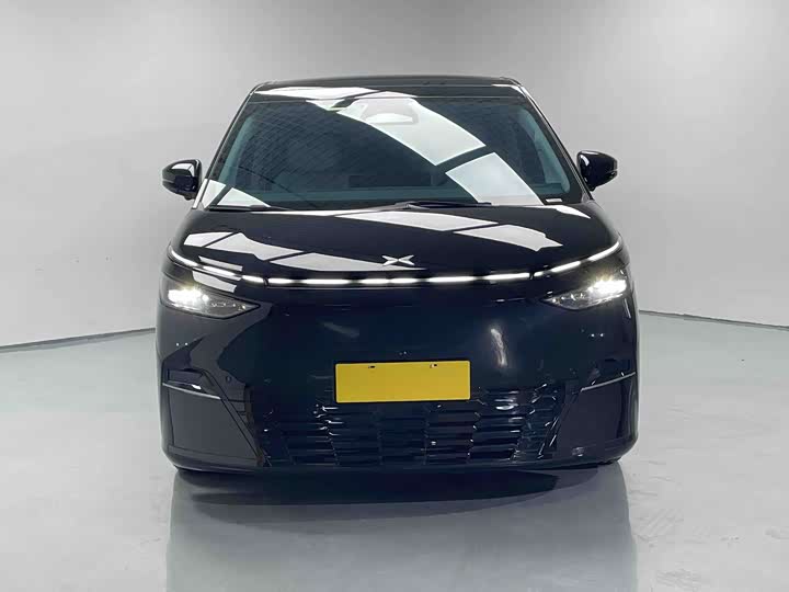 Фото 2 - XPeng X9