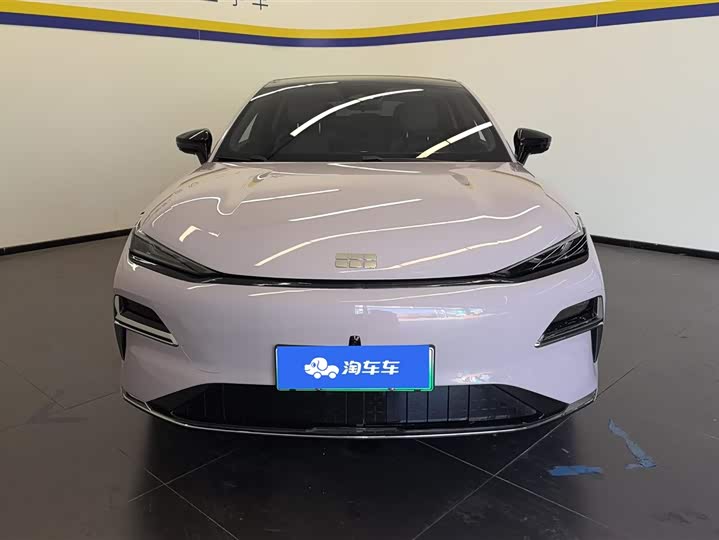 Фото 2 - Geely Galaxy Starshine 8 EM-i