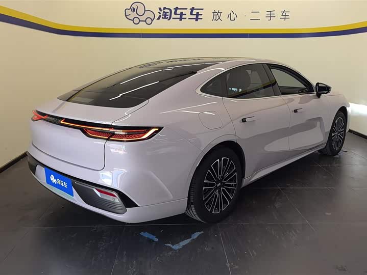 Фото 3 - Geely Galaxy Starshine 8 EM-i