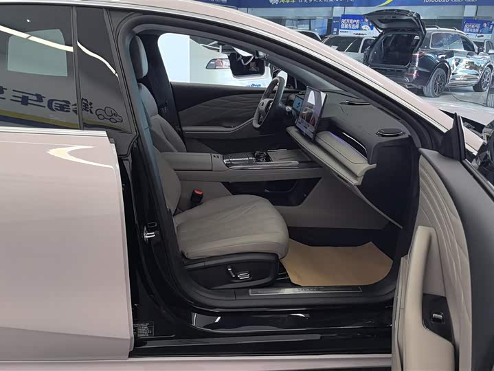 Фото 8 - Geely Galaxy Starshine 8 EM-i