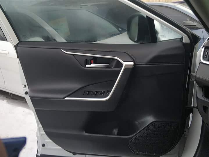 Photo 7 - Toyota Wildlander