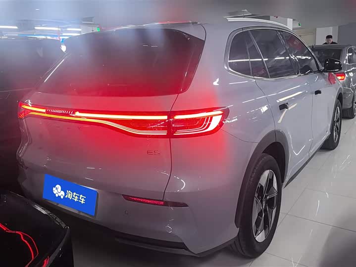 Photo 3 - Geely Galaxy E5