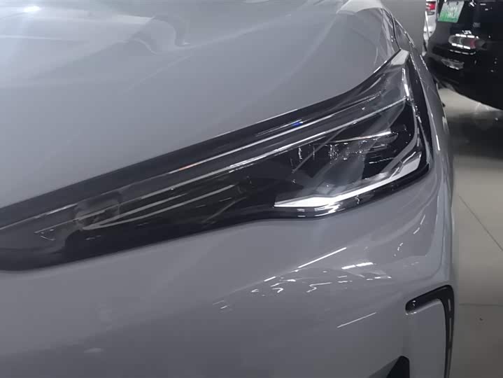 Photo 5 - Geely Galaxy E5