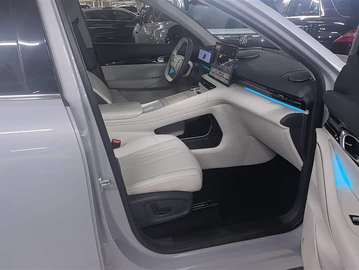 Photo 8 - Geely Galaxy E5