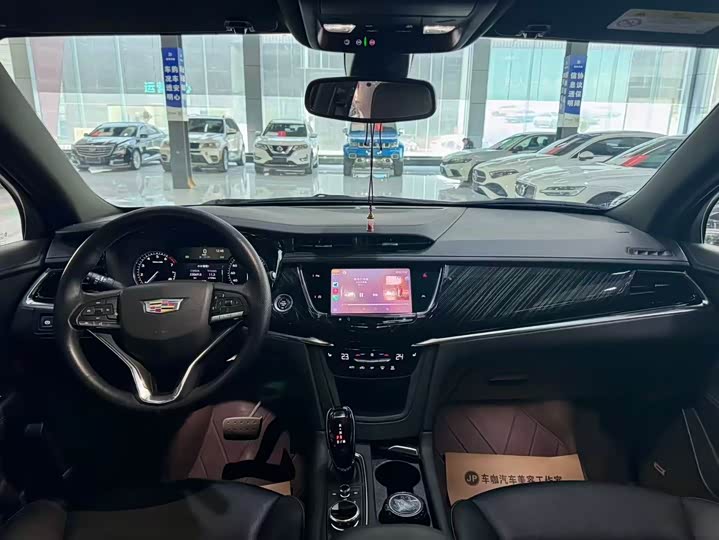 Фото 4 - Cadillac XT6