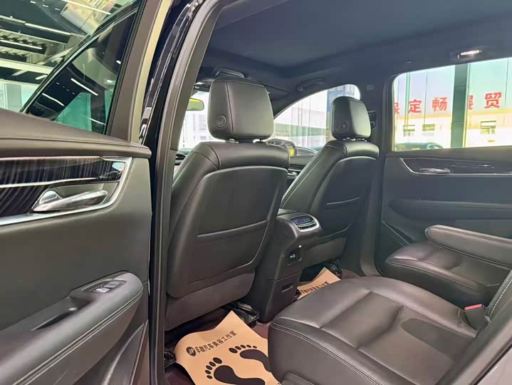 Фото 6 - Cadillac XT6