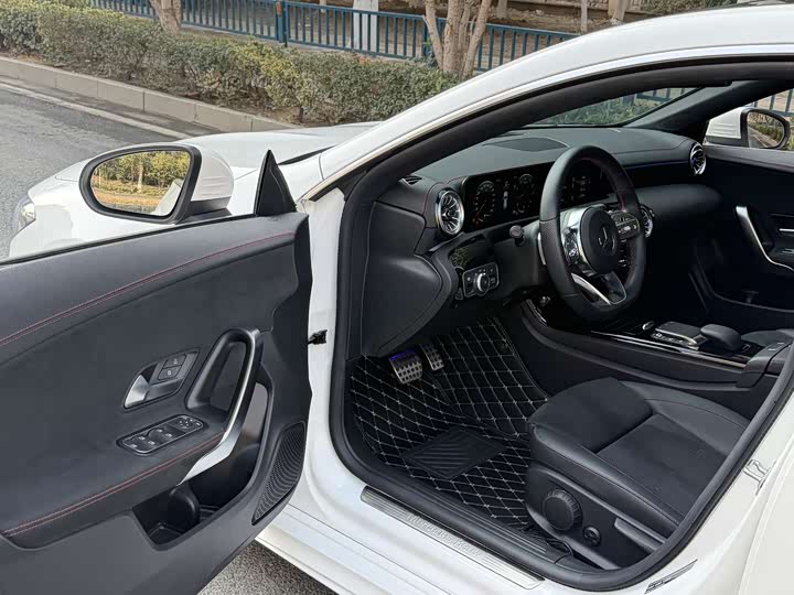 Фото 7 - Mercedes-Benz CLA-Class